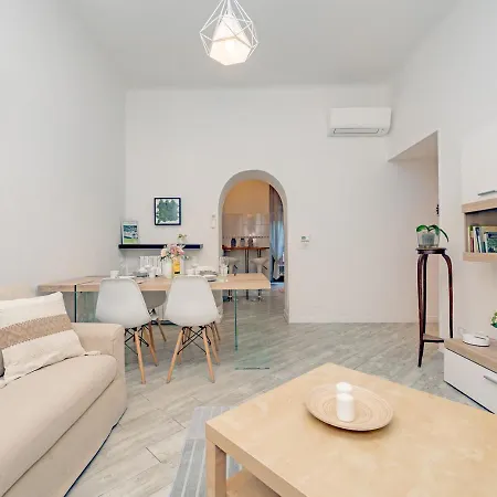 Turrohouse-Duomo 12 Minutes Away Apartment