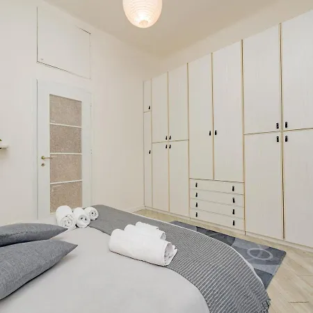 Turrohouse-Duomo 12 Minutes Away Apartment Milan